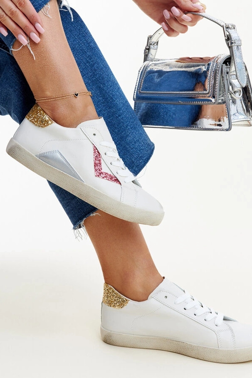 Biele tenisky s "obnoseným" efektom...