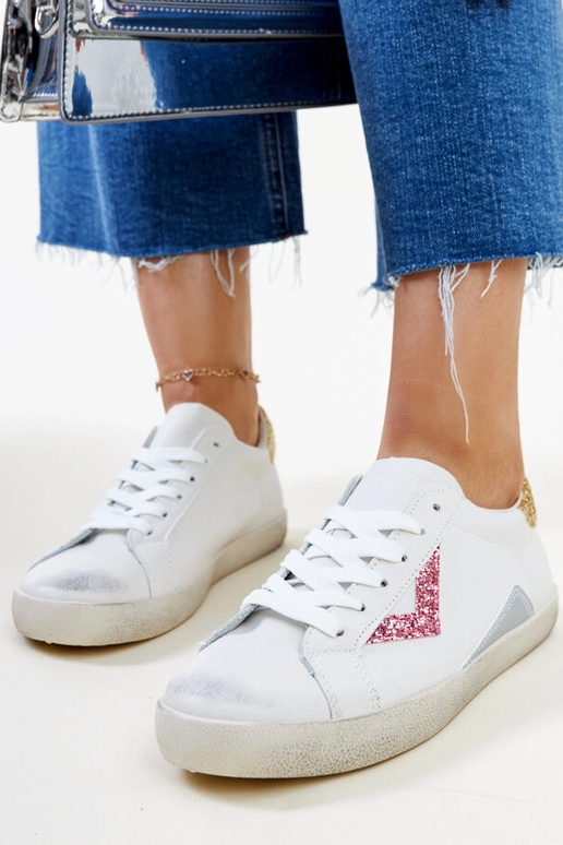 Biele tenisky s "obnoseným" efektom...