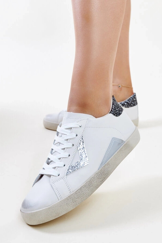 Biele tenisky s "obnoseným" efektom...