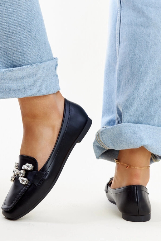 Čierne mokasíny so zirkónovou prackou...