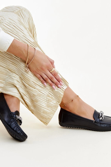 Čierne mokasíny zdobené... 2