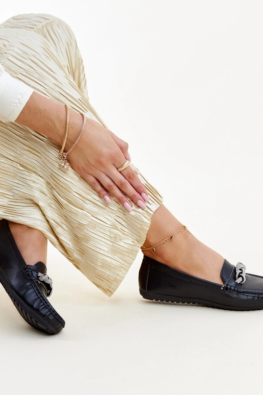 Čierne mokasíny zdobené kamienkami Adiba