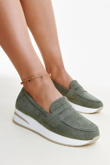 Zelené perforované topánky... 2