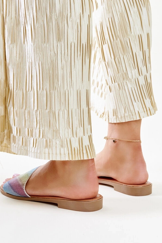 Viacfarebné lesklé šľapky Anilsa