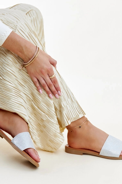 Strieborné lesklé šľapky Anilsa