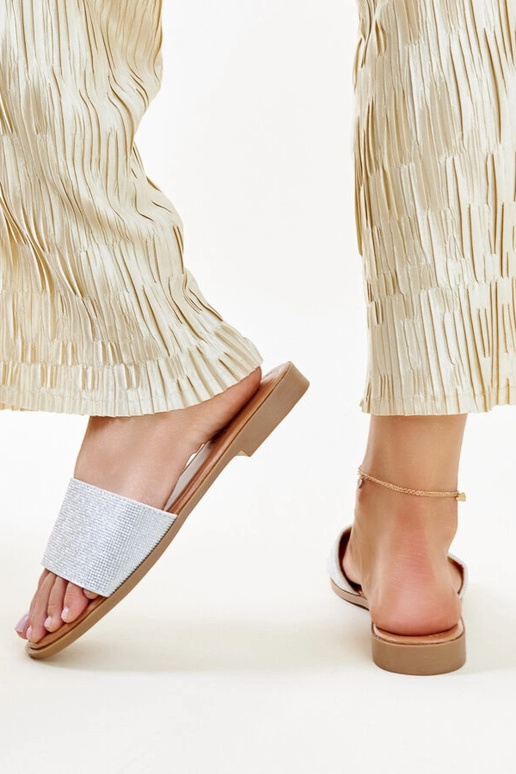 Strieborné lesklé šľapky Anilsa