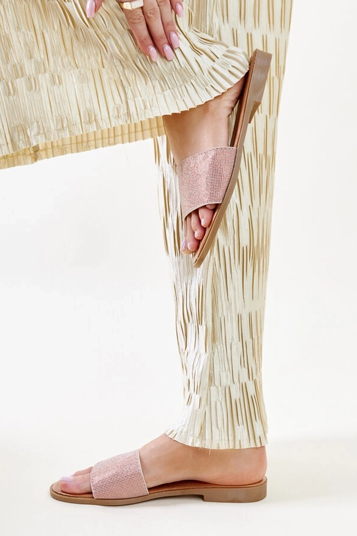 Hnedé lesklé šľapky Anilsa