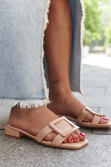 Béžové šľapky s koženou... 2