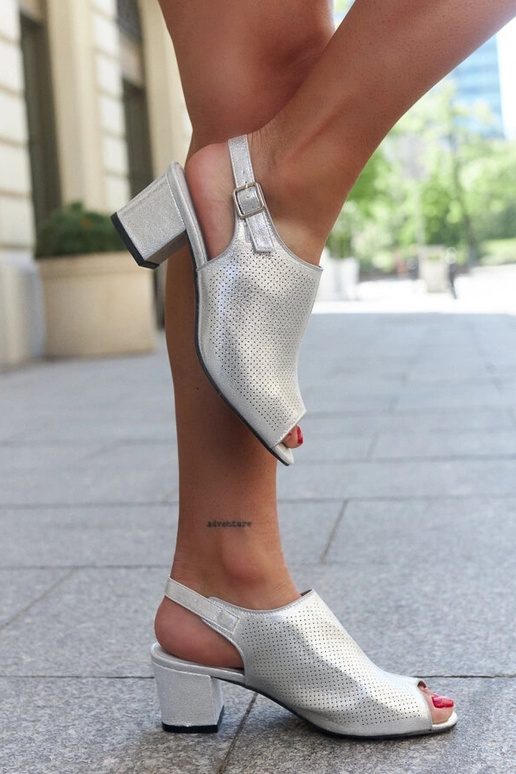 Sandále s perforovaným blokovým...