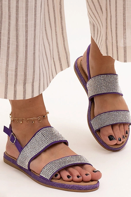 Fialové sandále zdobené zirkónmi...