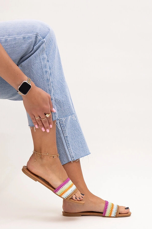 Marika pestrofarebné vyšívané šľapky