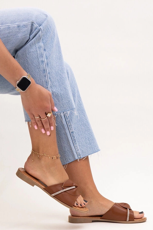 Kapky zdobené pásikom s kryštálmi Amari