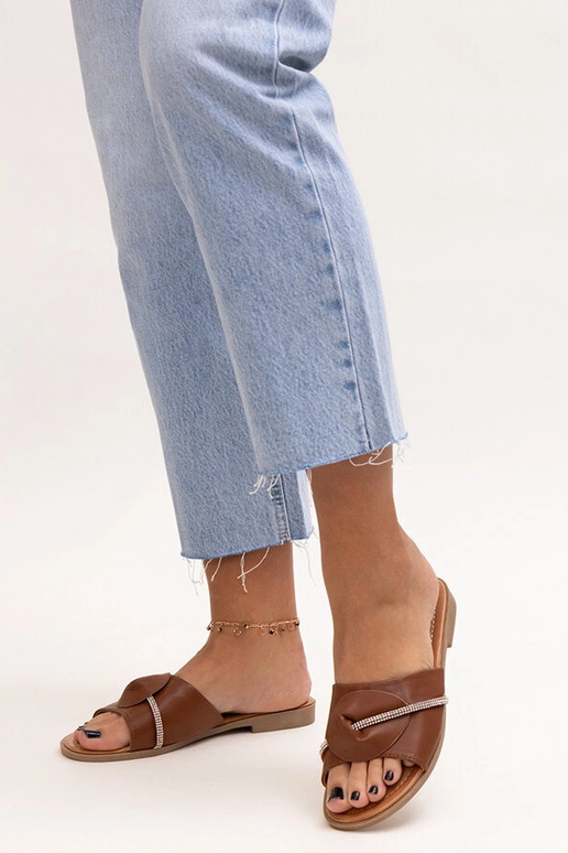 Kapky zdobené pásikom s kryštálmi Amari