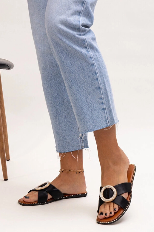 Čierne šľapky zdobené zirkónovou...