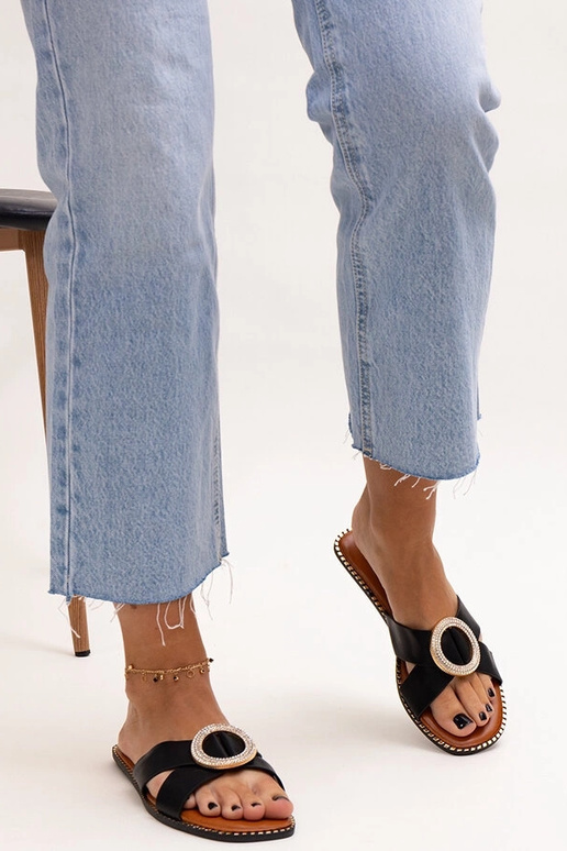 Čierne šľapky zdobené zirkónovou...