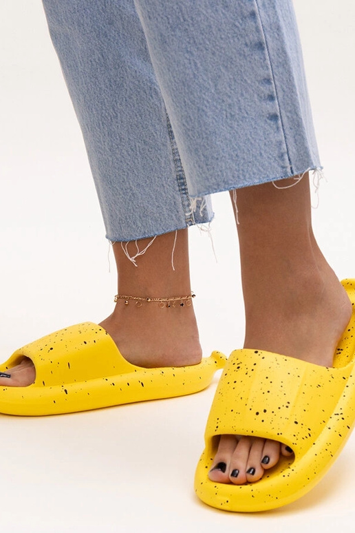 Žlté šľapky so širokým remienkom Hekssa