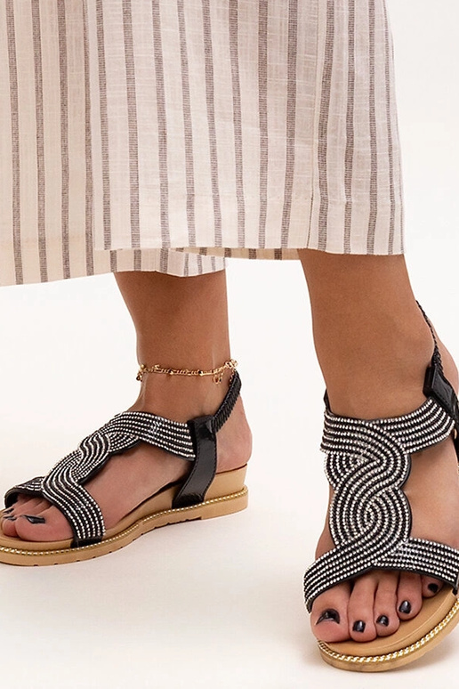 Čierne sandále zdobené zirkónmi Gairsa