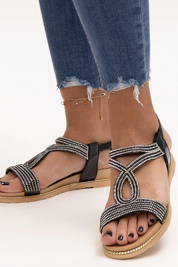 Čierne sandále zdobené...