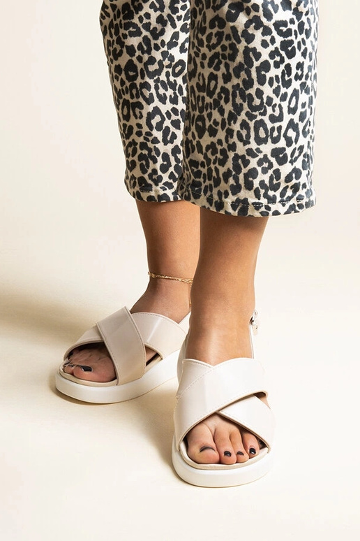 Béžové sandále na platforme Burnet