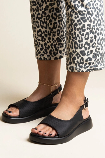 Čierne sandále s hrubšou... 2