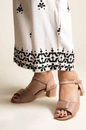 Tmavo béžové sandále na...