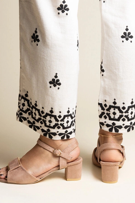 Tmavo béžové sandále na nízkom... Tmavo béžové sandále na nízkom...