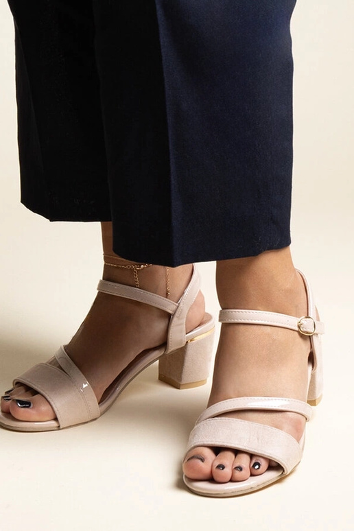 Béžové sandále s kombináciou...