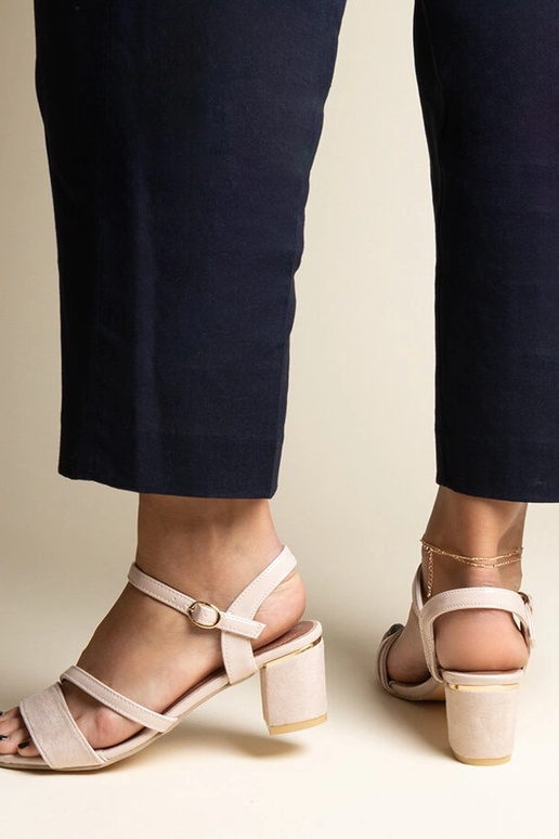 Béžové sandále s kombináciou...