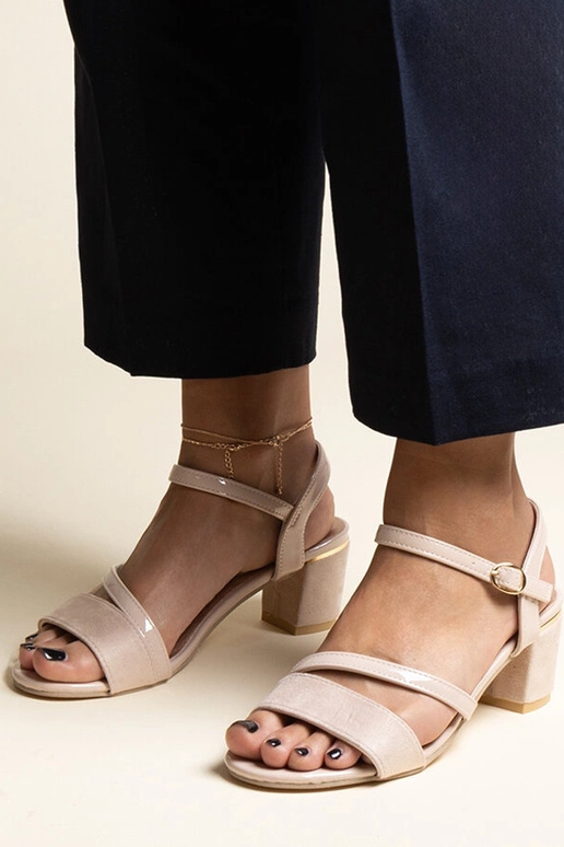 Béžové sandále s kombináciou...