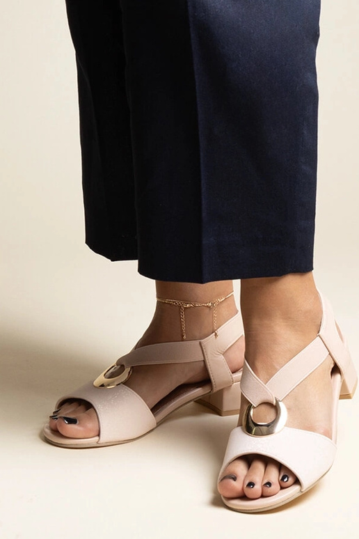 Béžové nazúvacie sandále na blokovom...