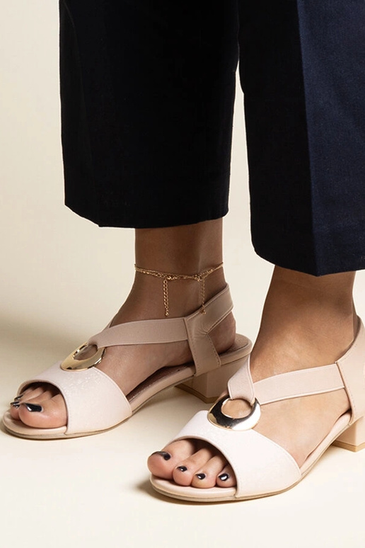 Béžové nazúvacie sandále na blokovom...