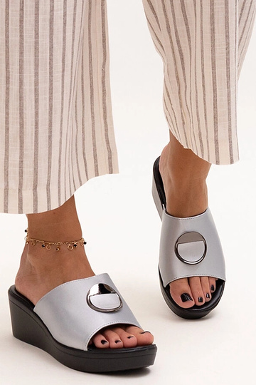 Strieborné sandále na klinu... 2