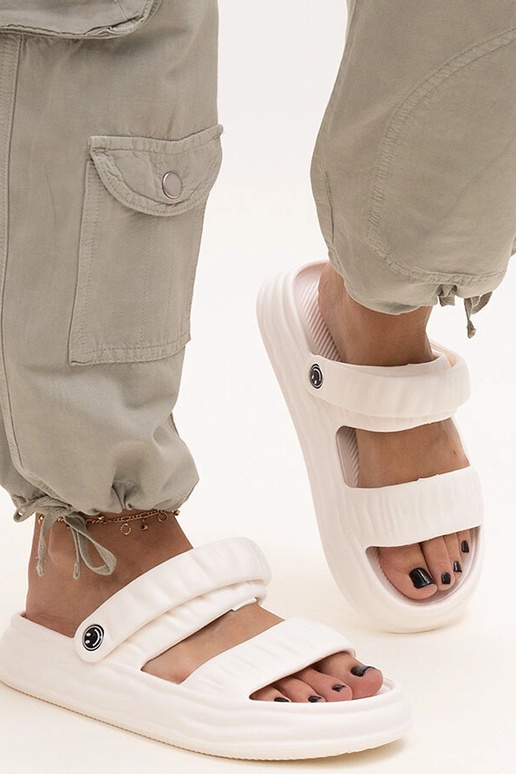 Biele penové sandále s nariasením Coreia