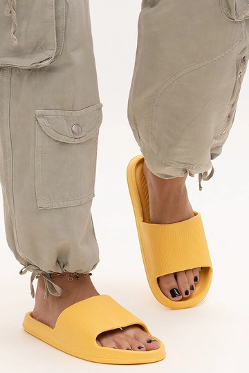 Žlté penové žabky Menta