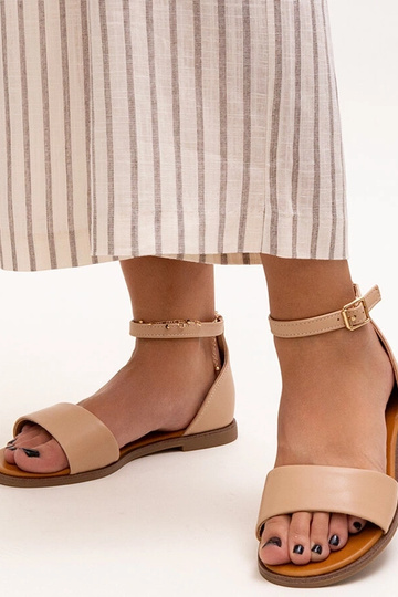 Béžové sandále so zakrytou...