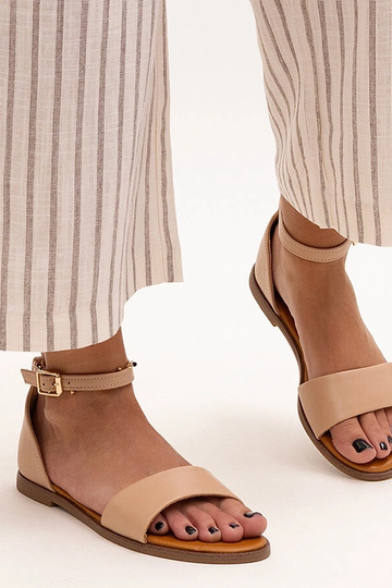 Béžové sandále so zakrytou... 2