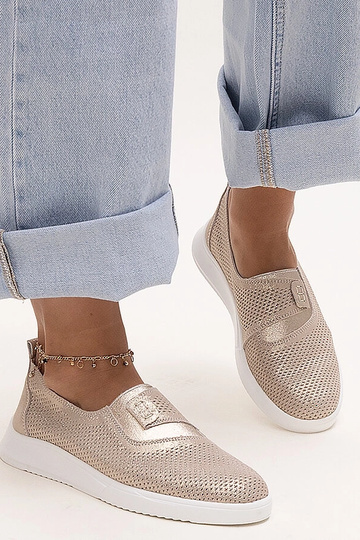 Ethels zlaté perforované... 2