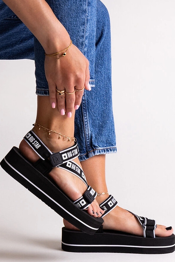 Čierne sandále na platforme... 2