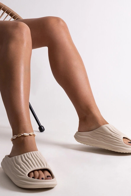 Béžové volánikové šľapky Miniya