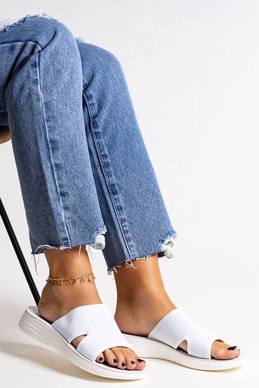 Biele šľapky na platforme Linah