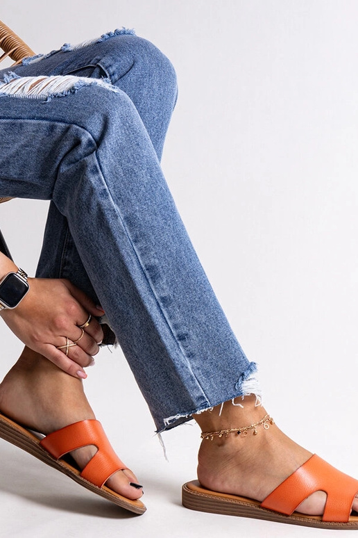 Oranžové šľapky z umelej kože značky...