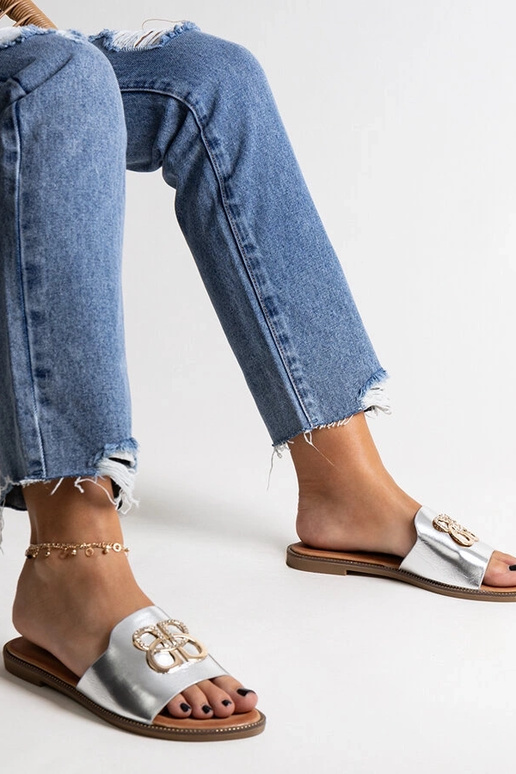 Strieborné šľapky s ozdobnou prackou...