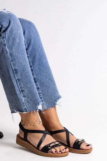 Čierne sandále so zlatou... 2