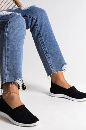 Čierne nazúvacie tenisky...