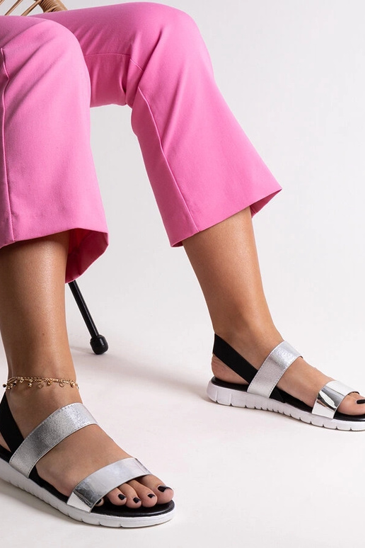 Strieborné ploché sandále Evelynia