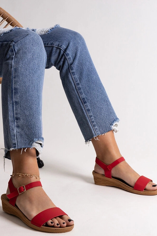 Červené sandále z eko kože značky Makdak