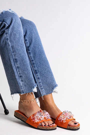 Oranžové šľapky zdobené...