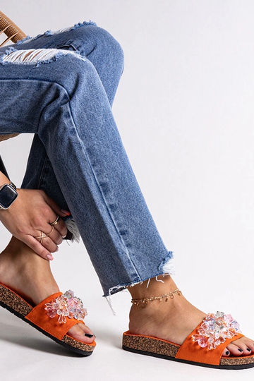 Oranžové šľapky zdobené... 2