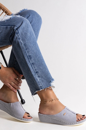 Šedé klinové sandále Semretana