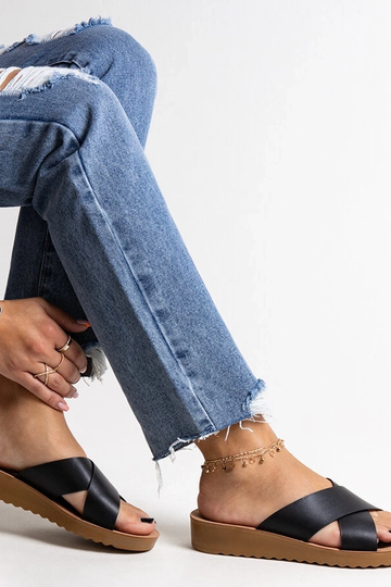 Čierne klinové sandále z...